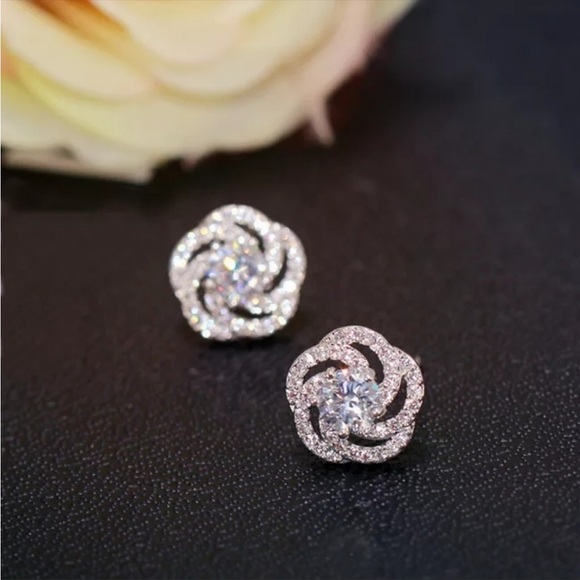 New Women’s 925 Silver Bridal Sweet Rose Flower Earrings - Picture 2 of 3